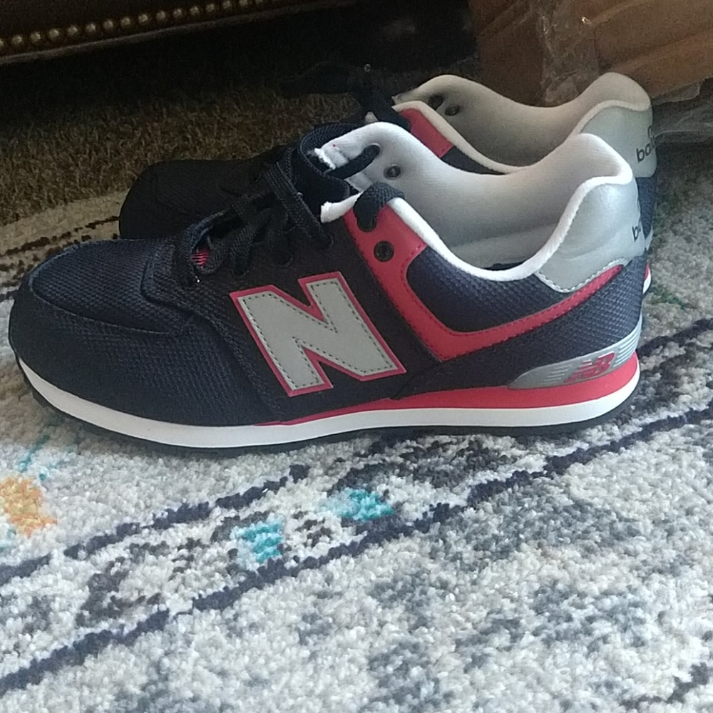 New balance tennis shoes youth